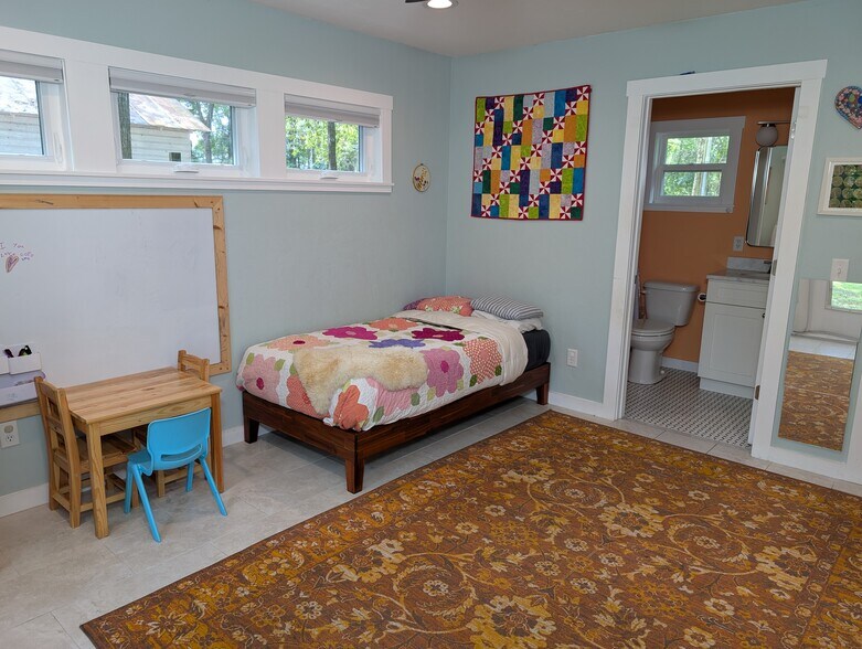 Bedroom 3 - 910 NW 29th Pl