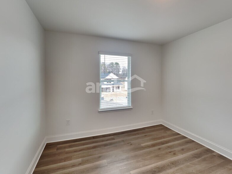 Building Photo - 1335 Soapstone Rd