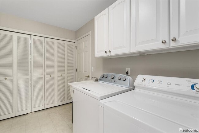 Building Photo - 28126 Carlton Way Dr