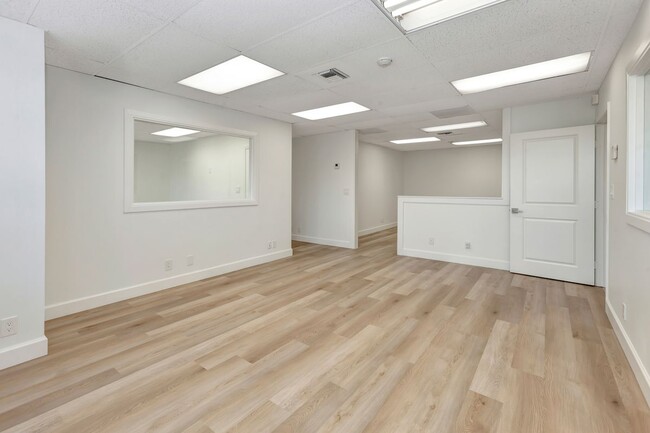 Building Photo - 14751 Plaza Dr