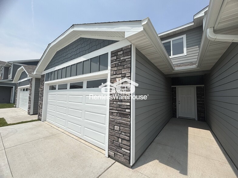 Primary Photo - 211 NW Greenway Pl