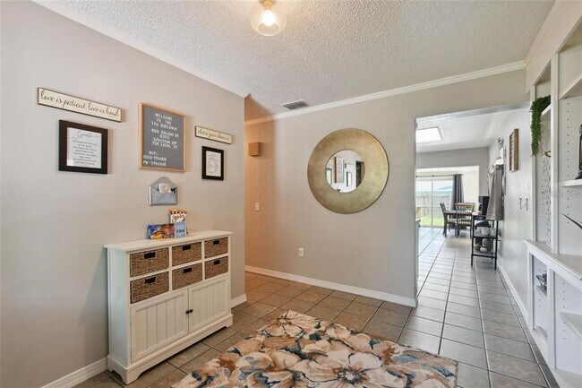 Building Photo - 4818 Holiday Dr