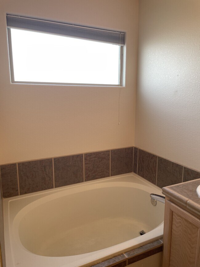 Building Photo - 7304 Via Contenta NE