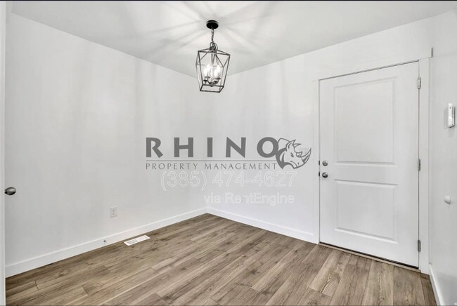 Building Photo - 880 N Herman Dr