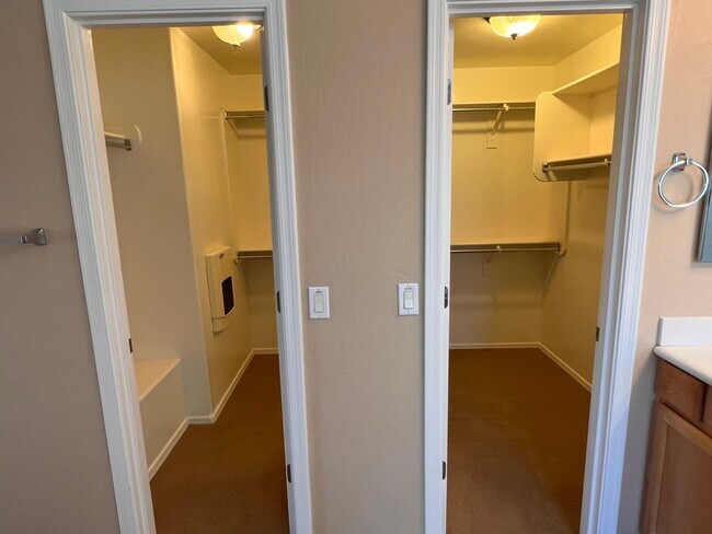 Building Photo - 5 Bed 4 Bath Beautiful Gilbert Home - Gated Community On Golf Course