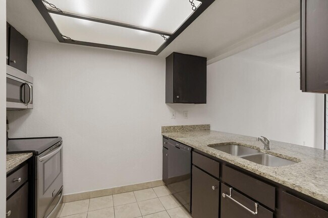 Building Photo - 14120 E Temple Dr