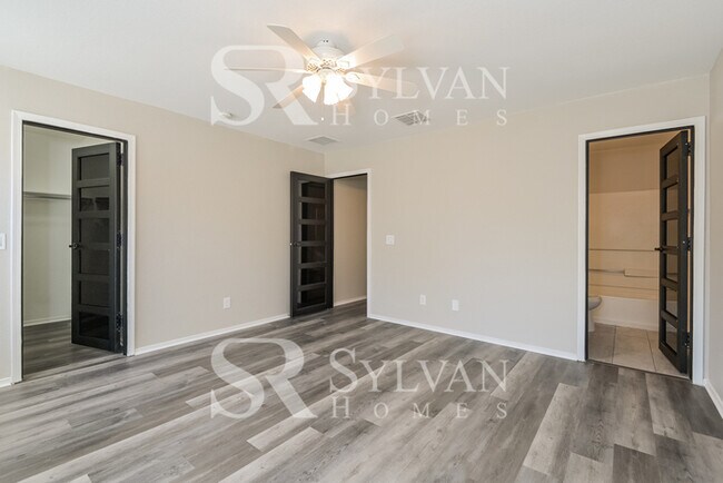 Building Photo - Welcome home to this stunning 3 bedroom, 2...