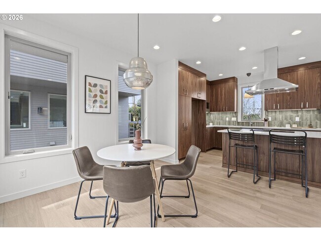 Building Photo - BRAND NEW stylish and modern Mt. Tabor stunner! Available Now!!