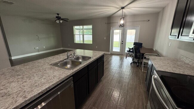 Building Photo - 505 Arbequina Ct