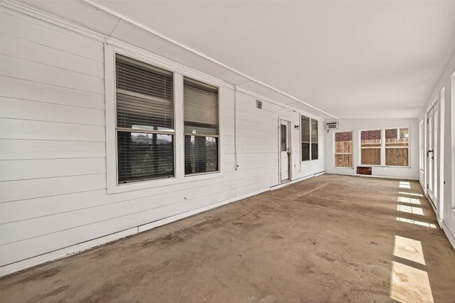 Building Photo - 13915 Maleewan Ln