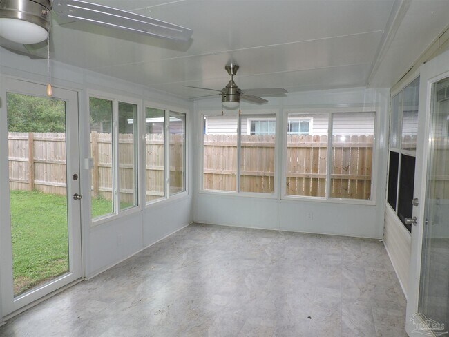 Building Photo - 2320 Trailwood Dr