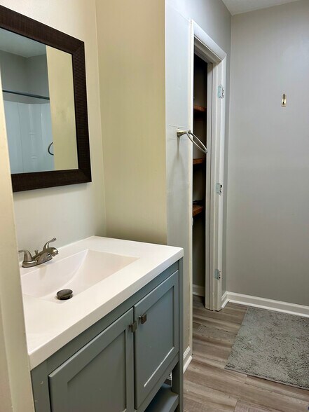 Building Photo - 6603 New Bowling Green Rd