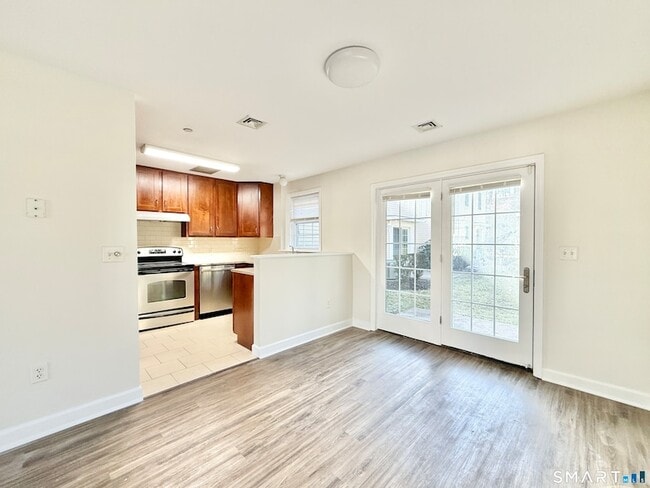 Building Photo - 17 Rockfield Dr