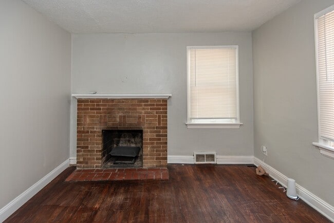 Building Photo - 320 Henquin Dr