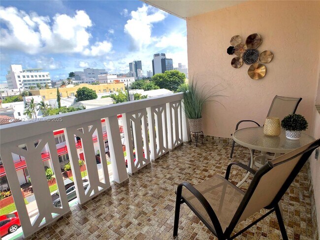 Building Photo - 1575 Euclid Ave