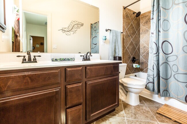 Building Photo - Home For Rent - Amazing 2 Story Home w/ Re...