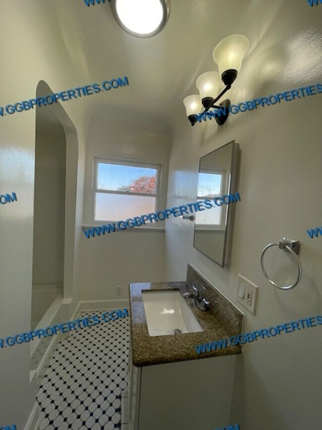 Building Photo - 2209-2211 Eucalyptus Ave