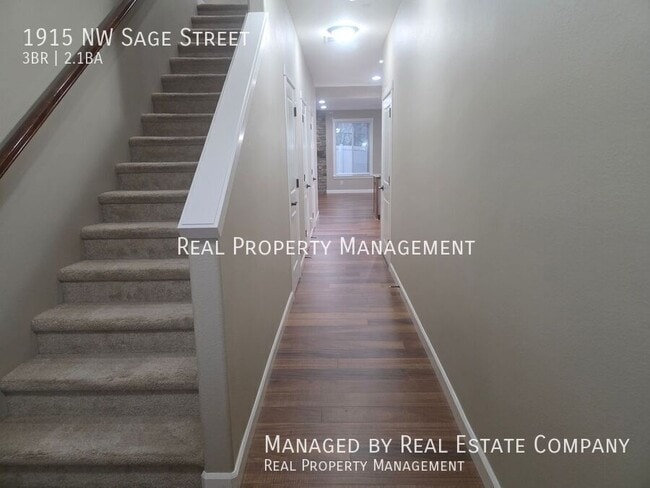 Building Photo - 1915 NW Sage St