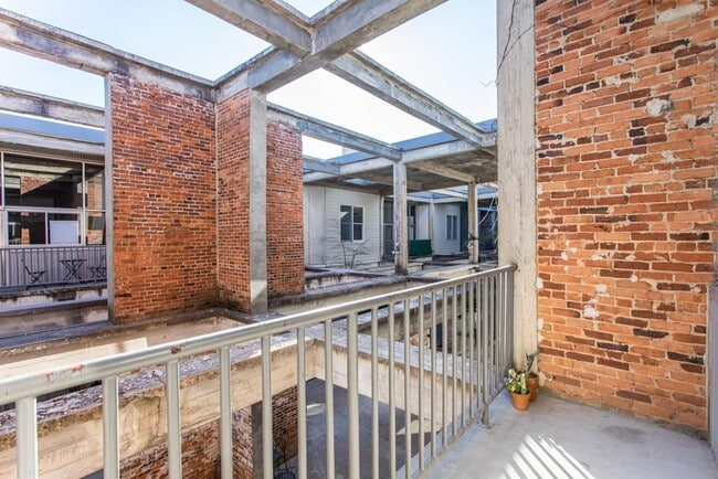 Building Photo - 659 Auburn Ave NE