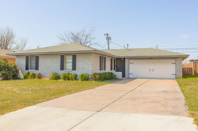 Building Photo - Beautiful home for lease near Hefner & Penn