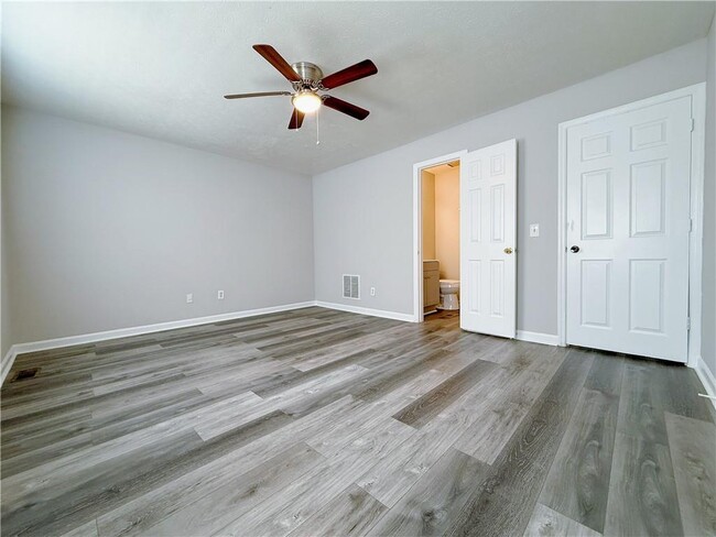 Building Photo - 1449 Springleaf Cir SE