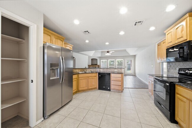 Building Photo - This well-designed home offers 3 bedrooms plus a flex room with a closet that can easily serve as...