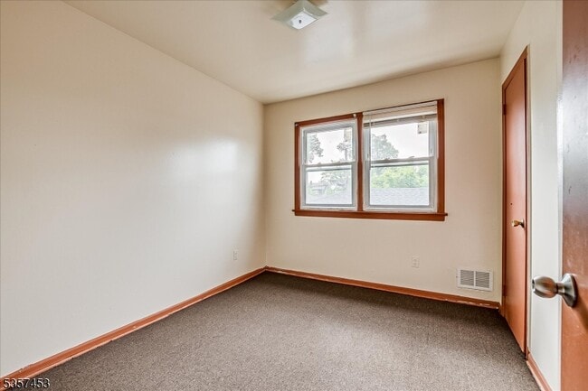 Building Photo - 504 Chandler Ave