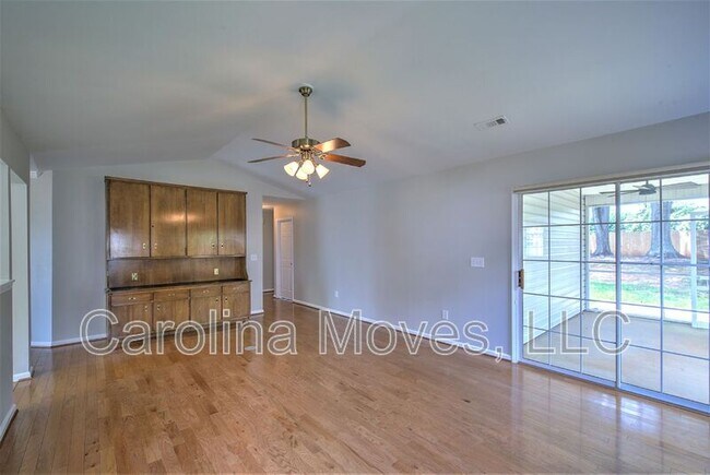 Building Photo - 17 Woolridge Way