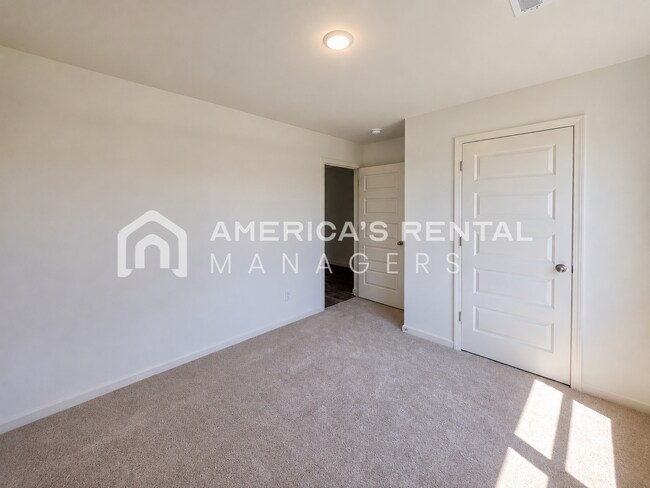 Building Photo - 309 Oakmont Cir