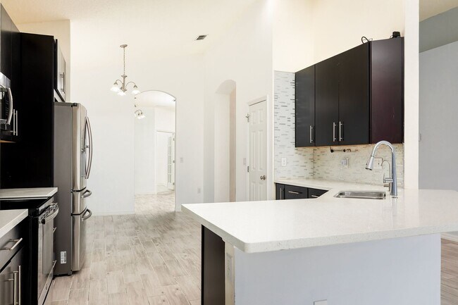 Building Photo - Swimming pool in Community here in this great 3 bdrm home!