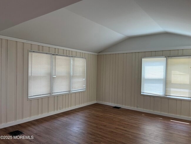 Building Photo - 551 Capstan Ave