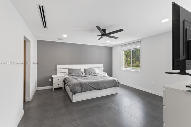 Building Photo - 6358 NW 113th Pl