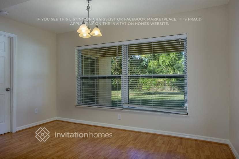 Building Photo - 833 SE Lansdowne Ave