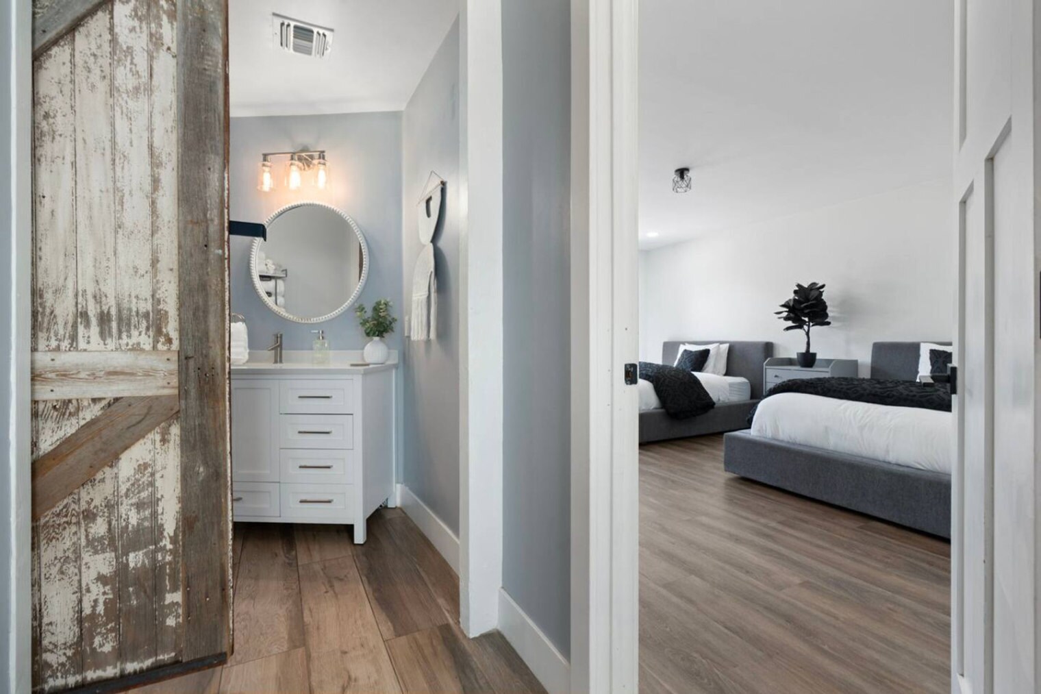 Building Photo - 1010 E Sorenson Cir