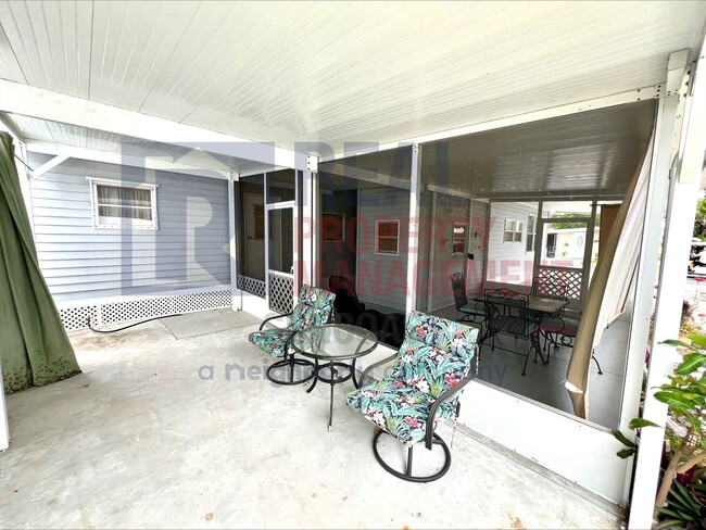 Building Photo - Adorable 2 Bedroom in the 55+ Terra Siesta...