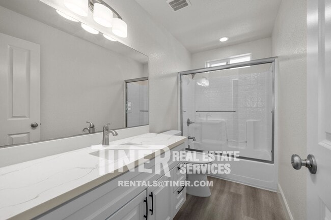 Building Photo - 1509 Bell St