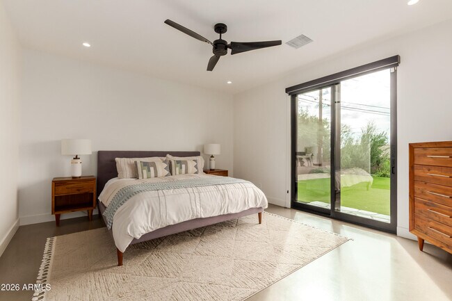 Building Photo - 4905 E White Gates Dr