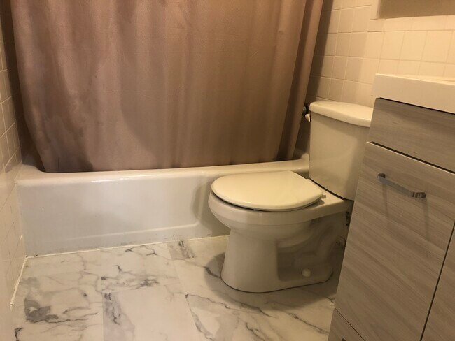 Building Photo - 1260 21st St NW