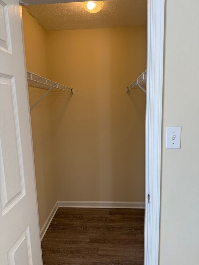Building Photo - Updated 4 Bedroom 2.5 Bath house in conven...