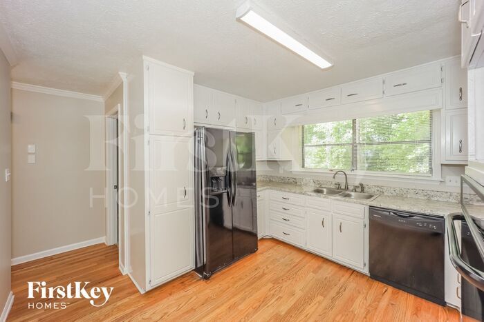 Building Photo - 815 San Remo Ct