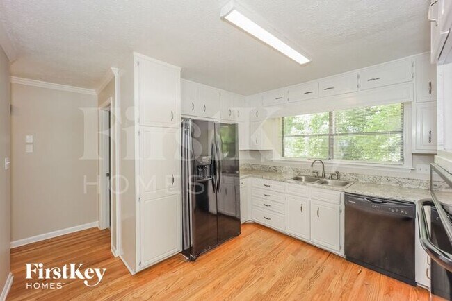 Building Photo - 815 San Remo Ct