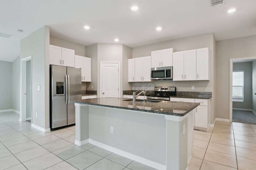 Building Photo - 5436 Blue Azure Dr