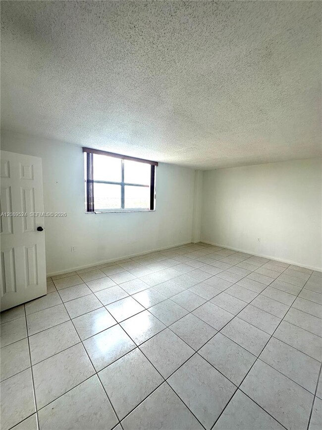 Building Photo - 4675 W 18th Ct