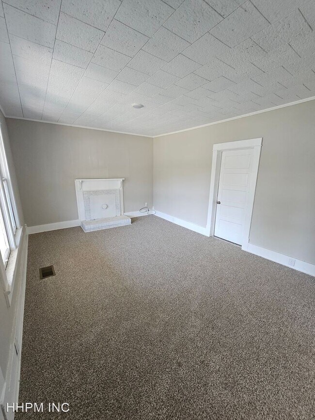 Building Photo - 3 br, 1 bath House - 914 W College St