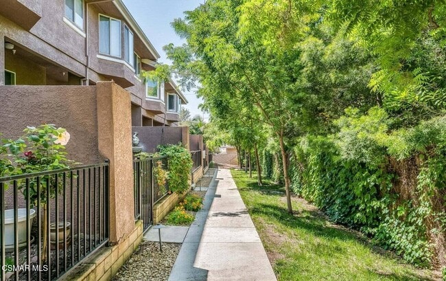 Building Photo - 279 N Skyline Dr