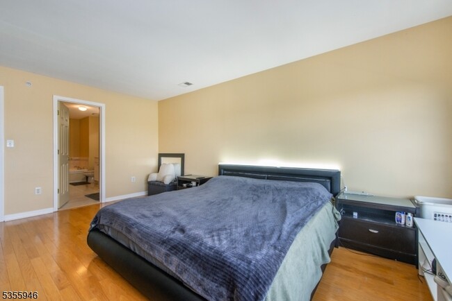Building Photo - 129 Rock Creek Dr