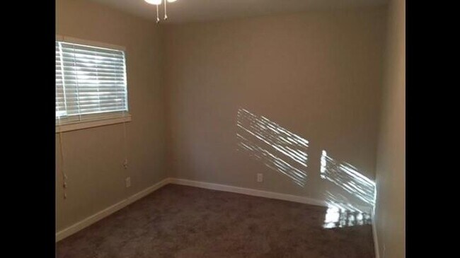 Building Photo - 311 Sheraton Ave