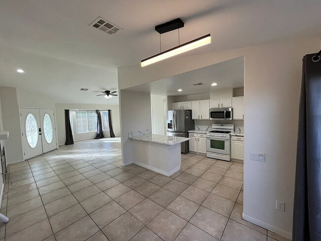 Building Photo - Welcome to your next home in Desert Hot Springs a beautifully maintained and recently renovated 3...