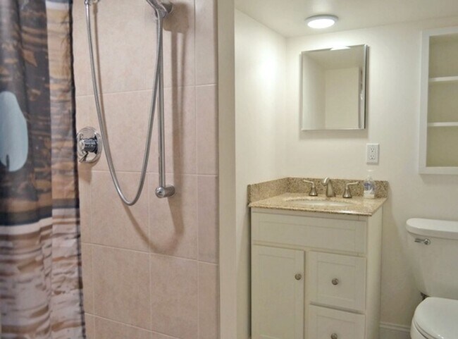 Building Photo - 9 Broadway Ave