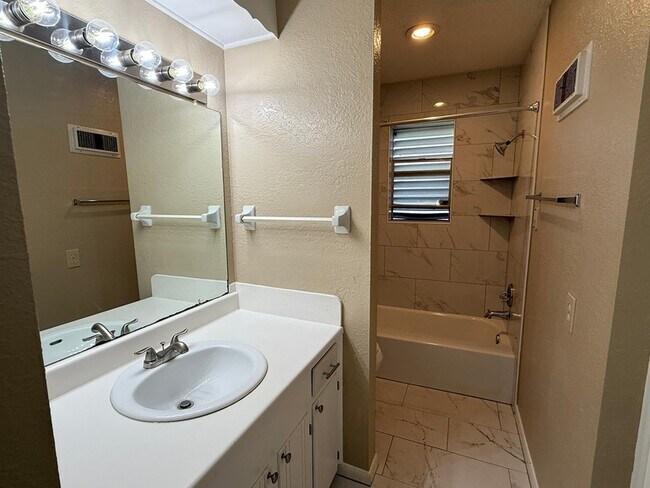 Building Photo - 12539 F Bar Dr